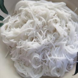 เส้นขนมจีน