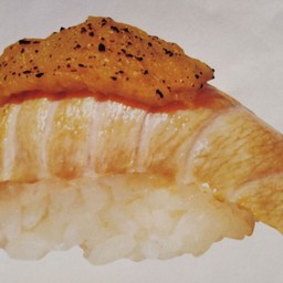 N6 แซลมอนไซเกียว นิกิริ