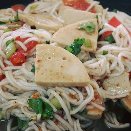 ยำขนมจีนใส่หมูยอ