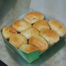 ขนมปังสังขยาใบเตย (กล่องใหญ่ 10 ชิ้น)