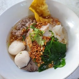เส้นใหญ่ต้มยำ