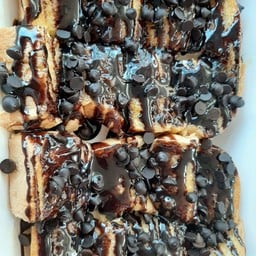 ขนมปังเนยนมช้อค+โรยช้อคชิพ