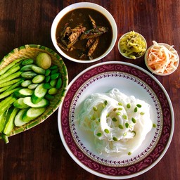 ขนมจีนน้ำยาไตปลา & ไข่ต้ม