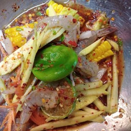 ยำมะม่วงกุ้งสด