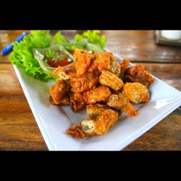 ใส้ทอดกระเทียม