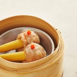 ข้าวโพดอ่อนแต้มหน้าหมู