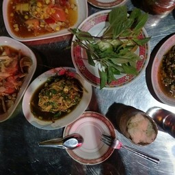 ส้มตำ หน้าโรงแรมยามาโต้