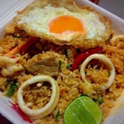 ข้าวผัดต้มยำรวมมิตร