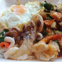 กะเพราทะเลราดข้าว