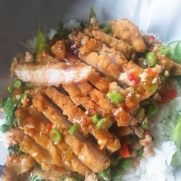 ข้าวกะเพรา(หมูทอด)