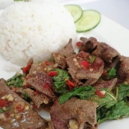 ข้าวกะเพราตับ (ตับหมู)