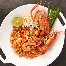 ผัดไทยกุ้งแม่น้ำ