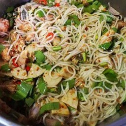 ยำขนมจีนปลาทูหมูยอ