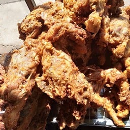 โชคดี เหนียวห่อตอง(ร้านแม่ลี) (ย้ายร้านอยู่ข้างสาธารณสุข)