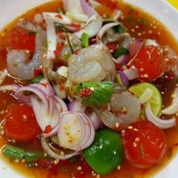 ยำมะม่วงกุ้งสด ไข่แดง