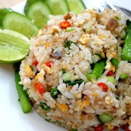 ข้าวผัดปลาอินทรีเค็ม