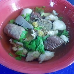 ต้มเลือดหมู Golf City