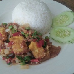 กระเพราไข่เจียว