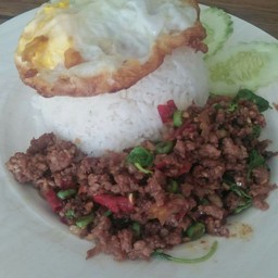 กระเพราเนื้อ,กุ้ง,หมึก+ไข่ดาว