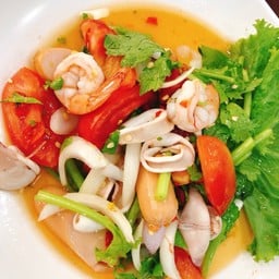 ยำรวมทะเลคลื่นไช่