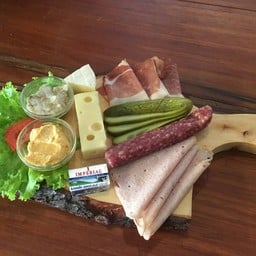 Cold plate with bread