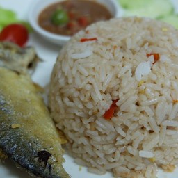 ข้าวผัดน้ำพริกกะปิ-ปลาทูทอด