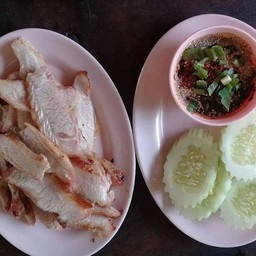 คอหมูย่างจิ้ม ราคาขีดละ 40 บาท หรือขายชุดละ 80 บาท คอหมูย่างนุ่มๆ ฉ่ำกำลังดี 