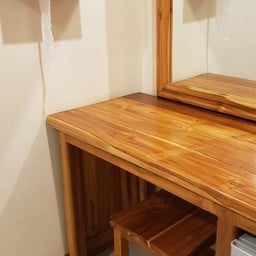 มีโต๊ะแต่งหน้า