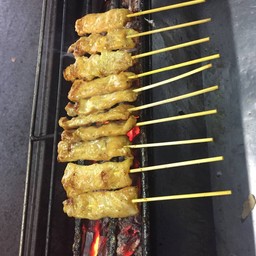 หมูสะเต๊ะแสนสุข