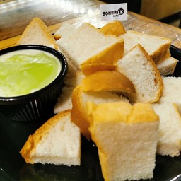 ขนมปังนึ่ง สังขยาใบเตย