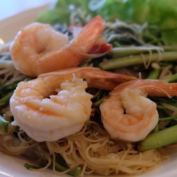 ผัดหมี่กะเฉดกุ้งสด