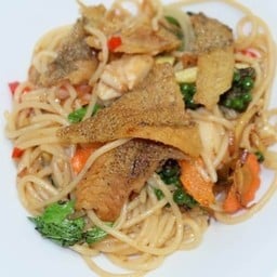 สปาเก็ตตี้ผัดฉ่าปลาสลิด