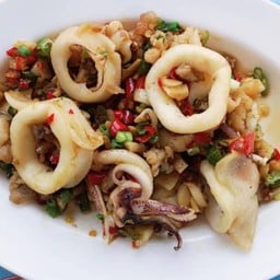 ปลาหมึกผัดพริกเกลือ (lineman)