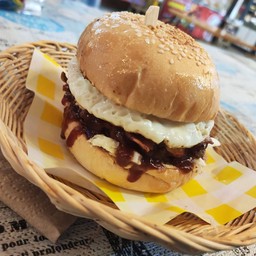 เพิ่มไข่ดาวและเบคอน