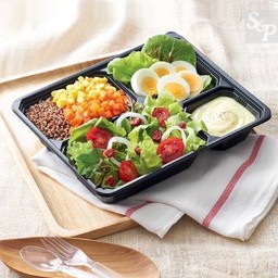 สลัดคีนัวแครนเบอรี่ไข่ต้ม