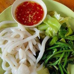 ด๊องแด๊งชุดผักลวกน้ำพริก