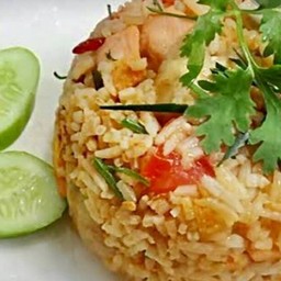 ข้าวผัดกระเทียมหมูชิ้น