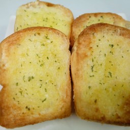 ขนมปังกะเทียม