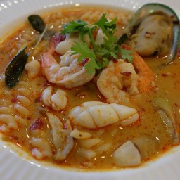 มักกะโรนีต้มยำซีฟู้ด