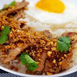 เนื้อกะเทียมราดข้าวคะ