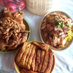 ขาหมู นายเลิศ