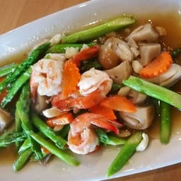 หน่อไม้ฝรั่งผัดกุ้ง