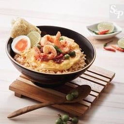 ข้าวผัดน้ำพริกลงเรือไข่นุ่ม