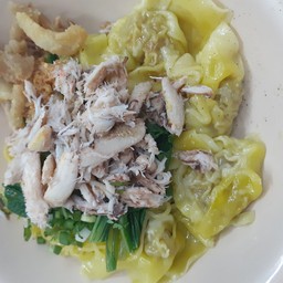 บะหมี่เกี๊ยว เนื้อปูแห้ง