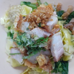 เกี๊ยวแห้ง หมูกรอบ