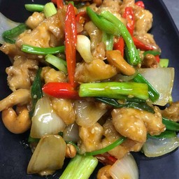 ไก่ผัดเม็ดมะม่วง