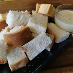 ขนมปังนึ่ง นมข้นหวาน