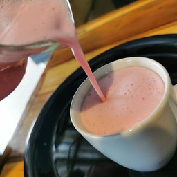 นมชมพูร้อน