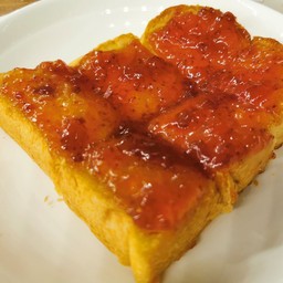 ขนมปังปิ้ง+แยมสตอเบอรี่