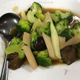 เป๋าฮื้อแผ่นผัดบร็อคโคลี่